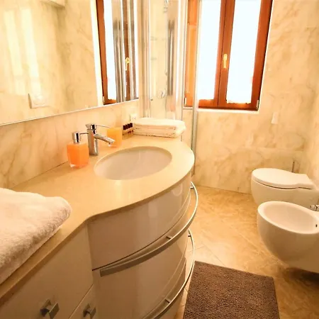 Charming Canal View San Marco شقة