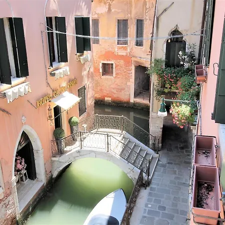 Lägenhet Charming Canal View San Marco Venedig